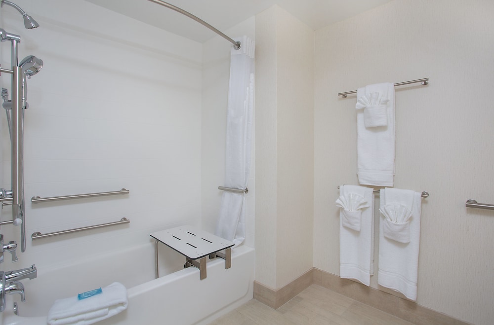 Holiday Inn Express Suites Covington 21/63