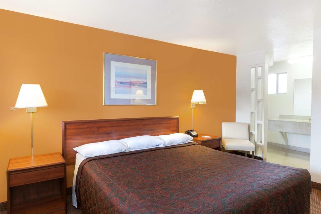 Suite, King Bed