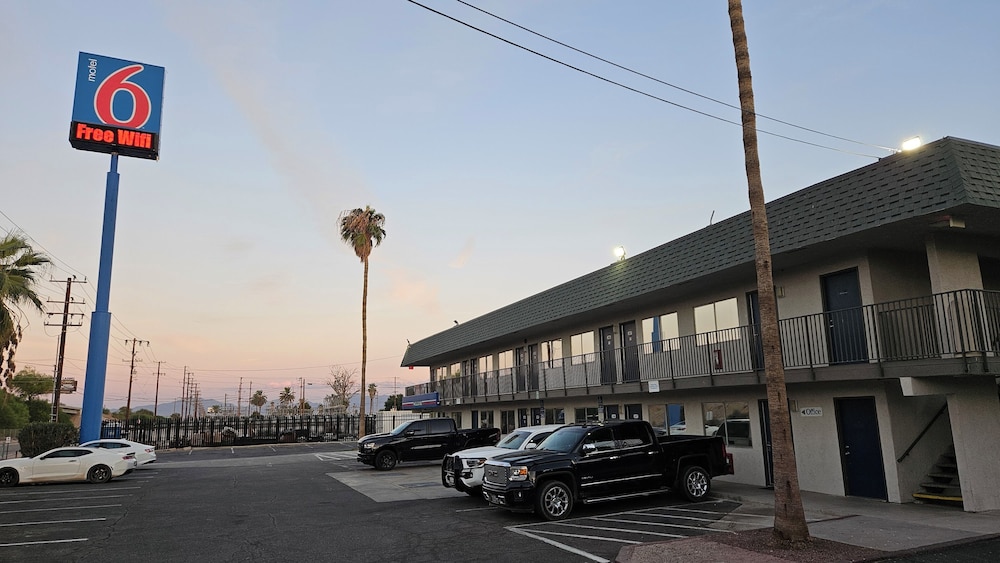 Motel6 Blythe, CA 53/65