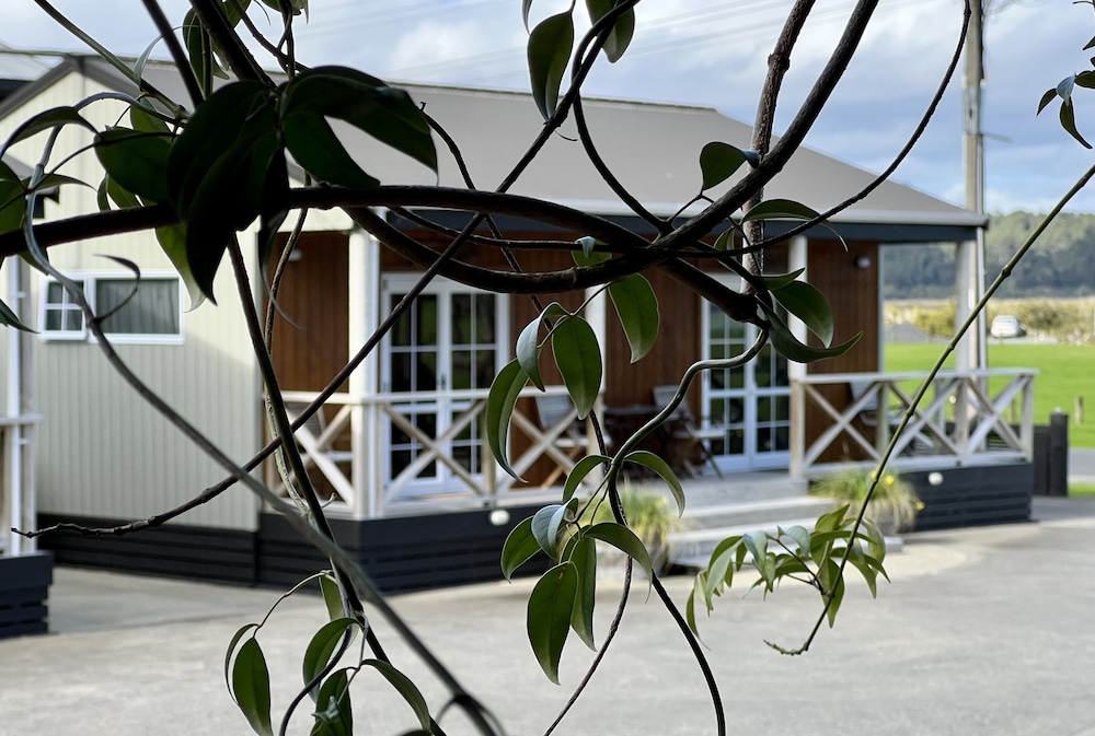 Anchor Lodge Resort 71/73
