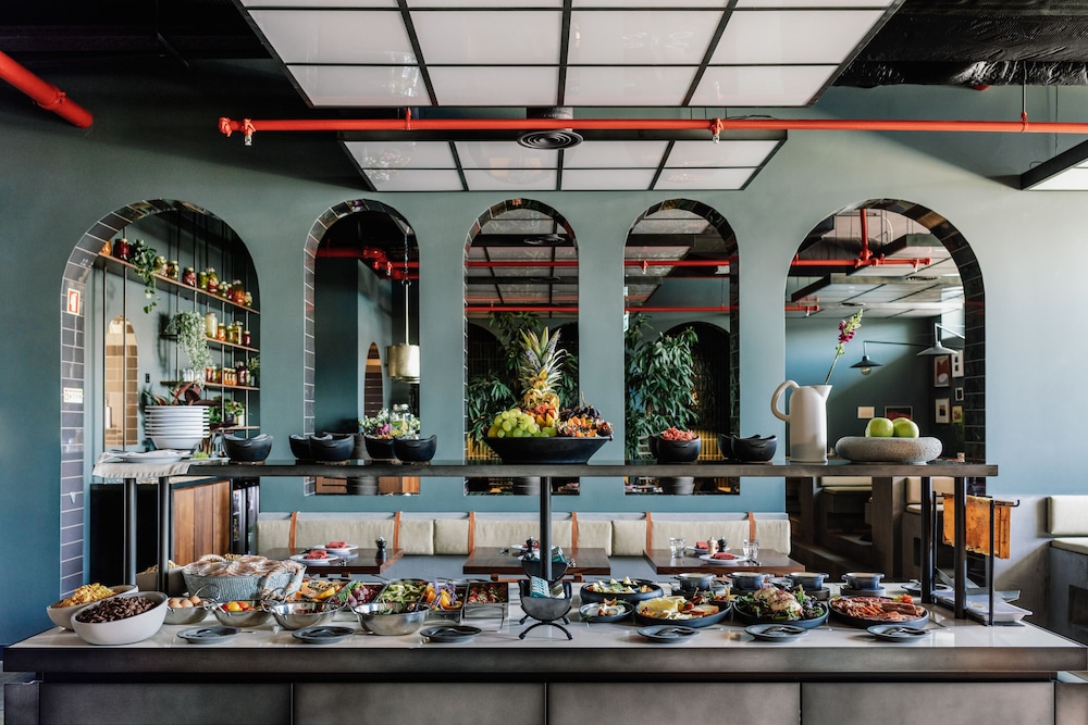The Rebello Hotel & Spa 70/76