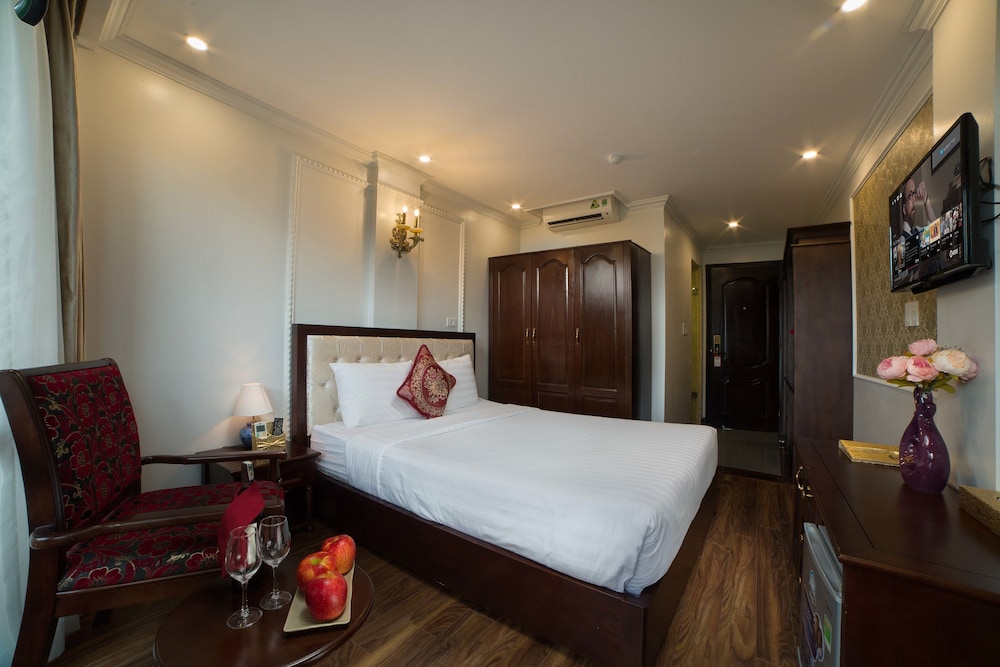Golden Sail Hotel 15/28