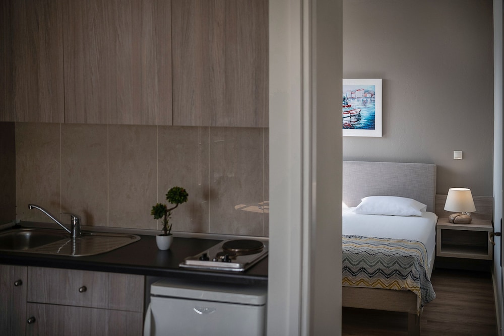 Alianthos Suites 48/50