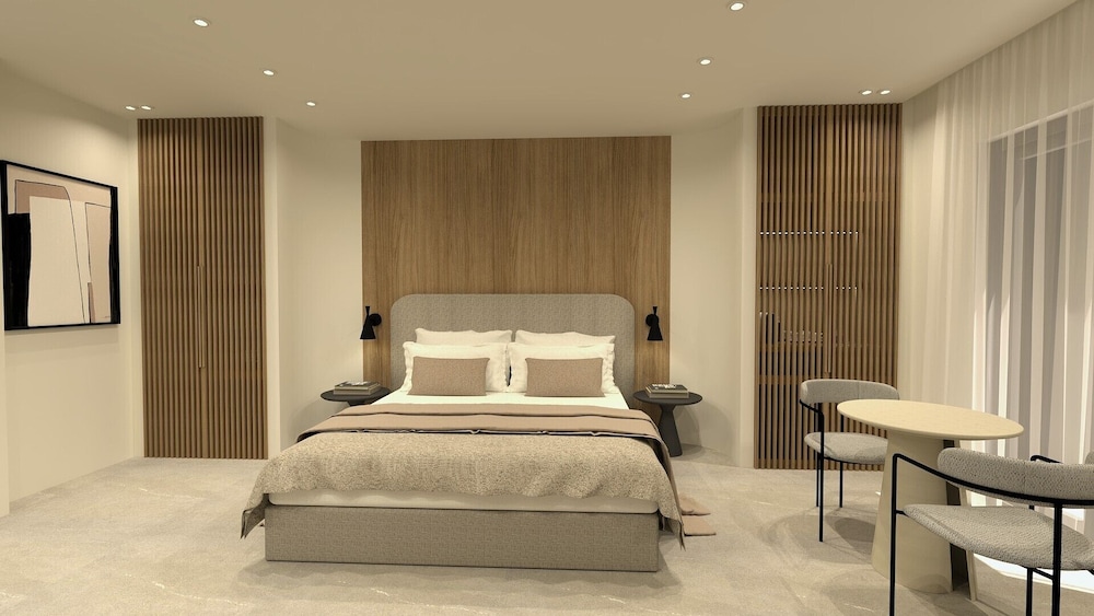 Superior, Triple, Queen Bed