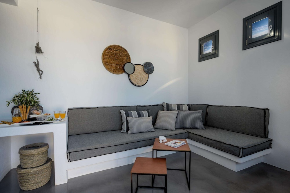 Santolia Art Suites Santorini 32/56