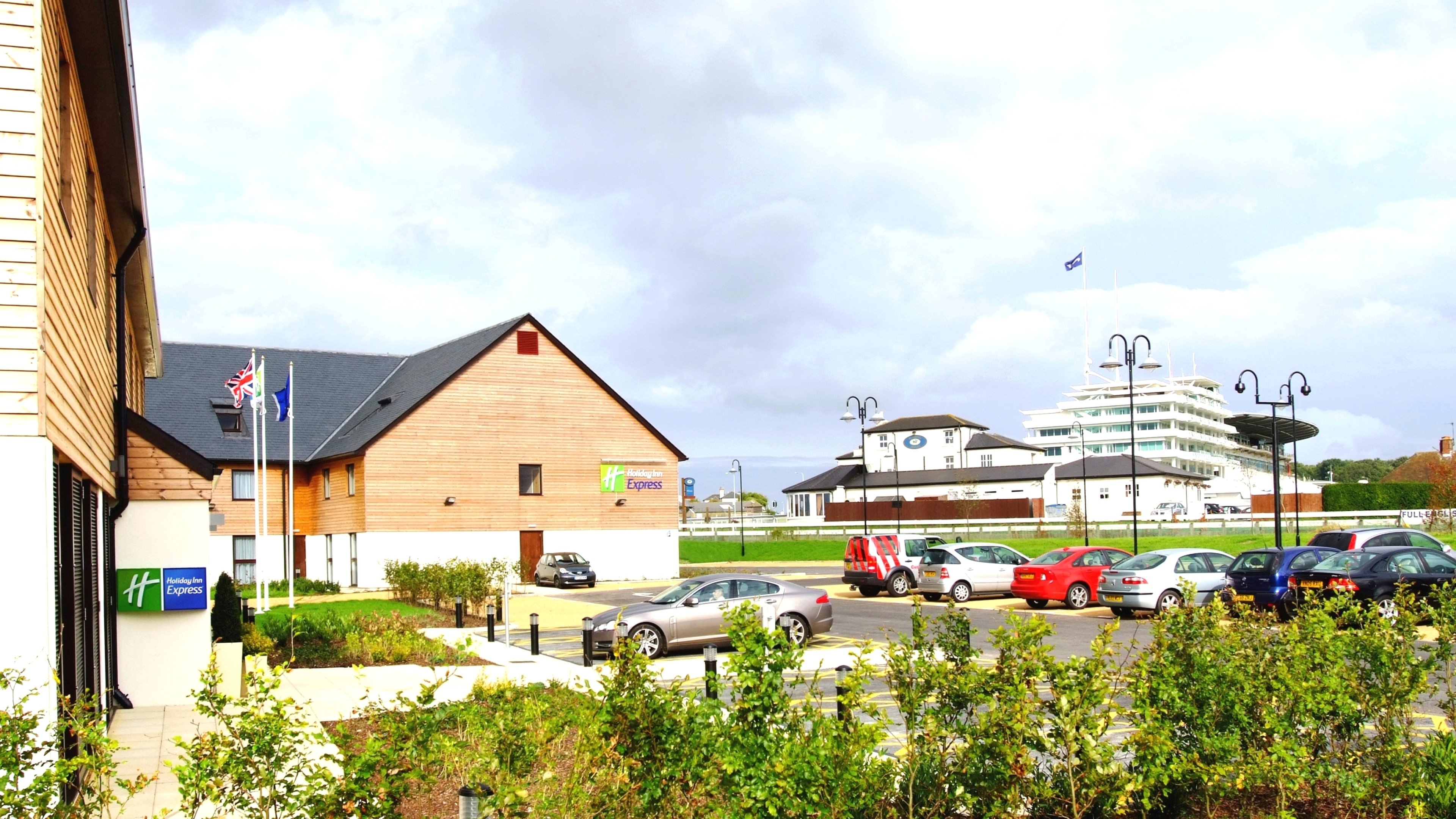 Holiday Inn Express London Epsom Downs 5/69