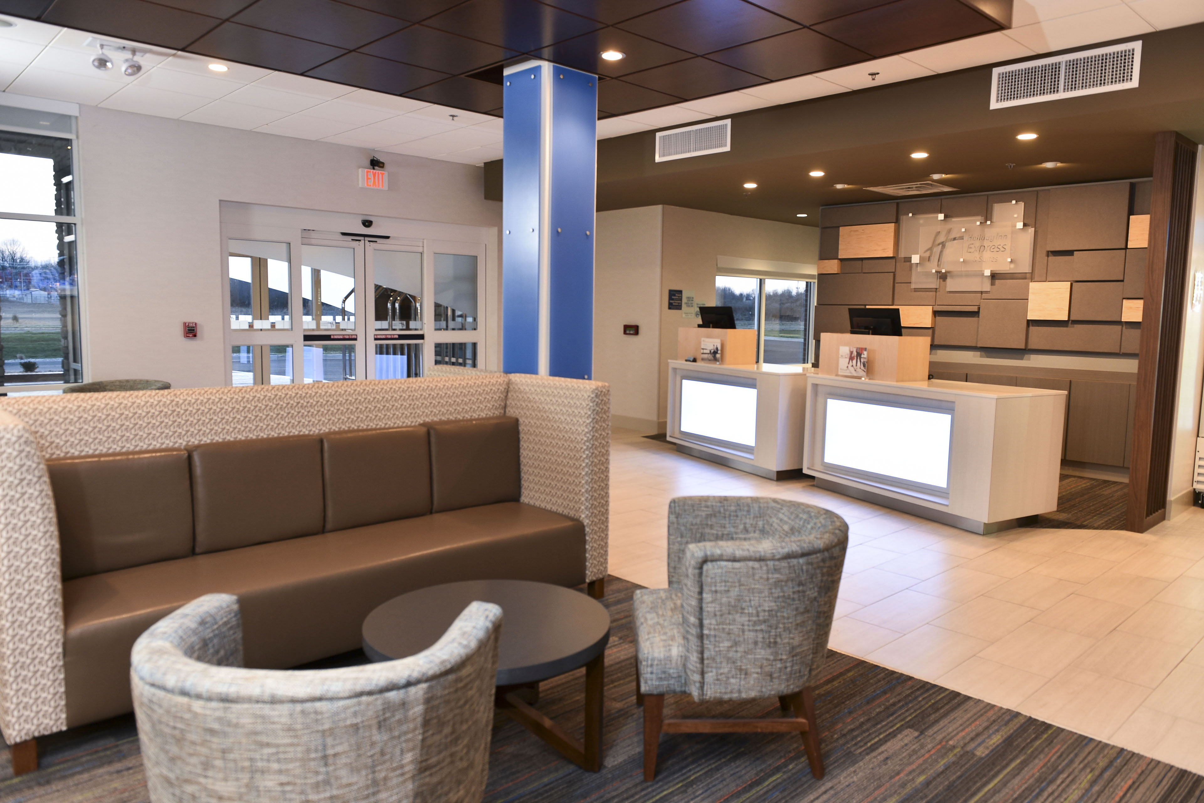 Holiday Inn Express Suites Madisonville 25/30