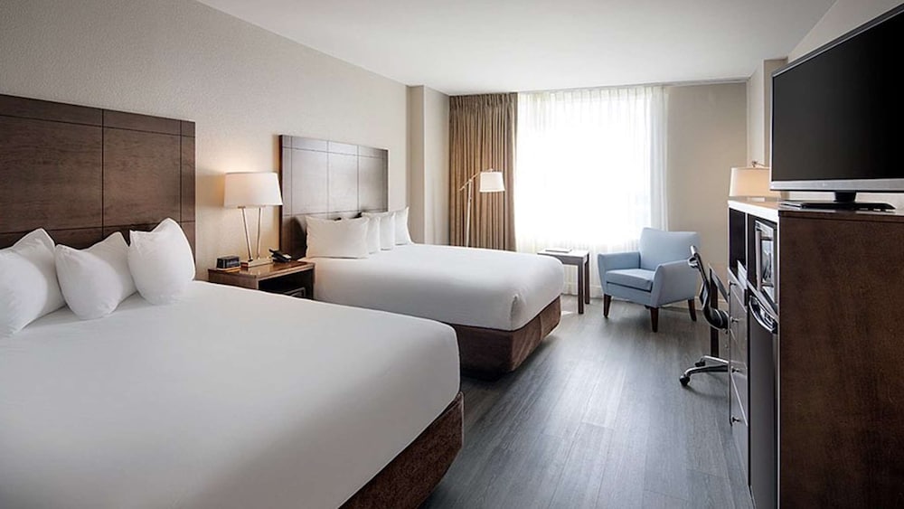 STANDARD, 2 QUEEN BEDS