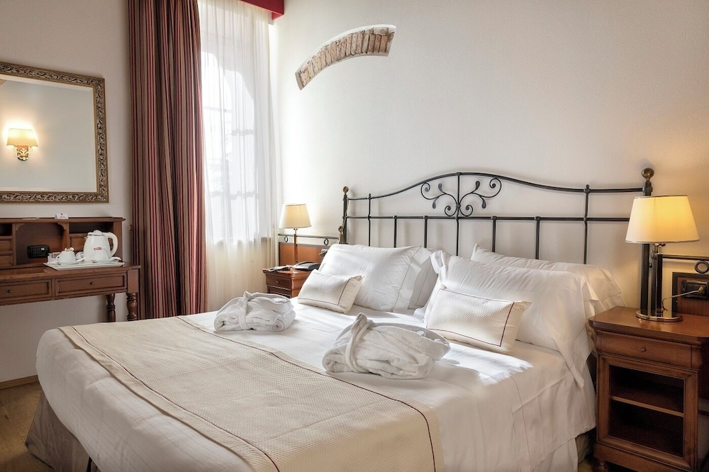 Relax, Deluxe, Queen Bed
