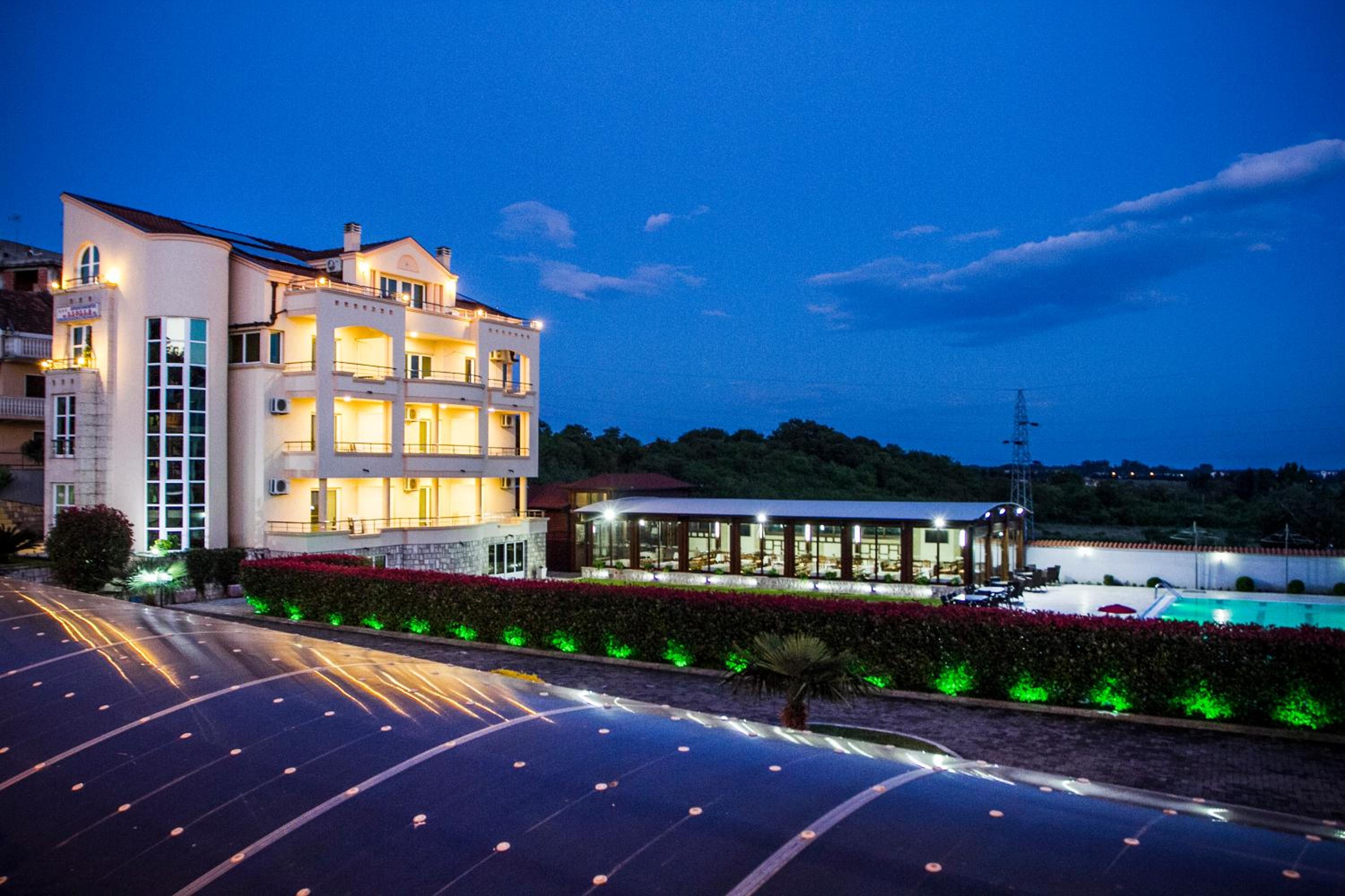 HOTEL LLOLLA 9/55