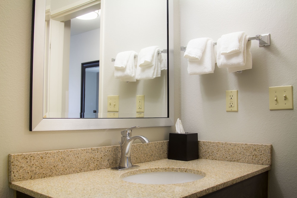 La Quinta Inn & Suites by Wyndham Fairbanks Airport 26/50
