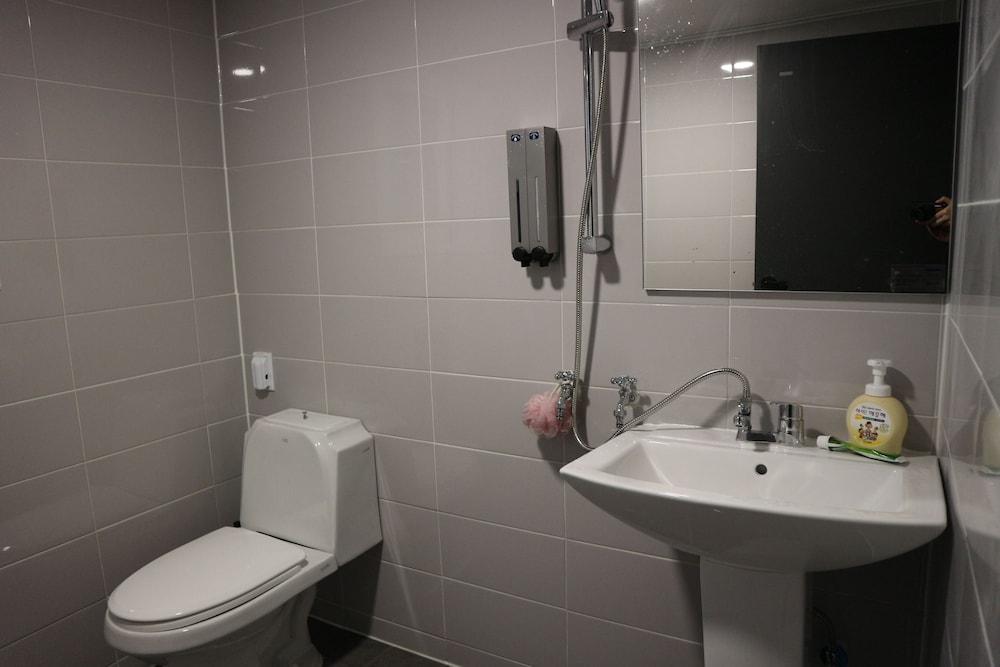 Zzzip Guest House 42/47