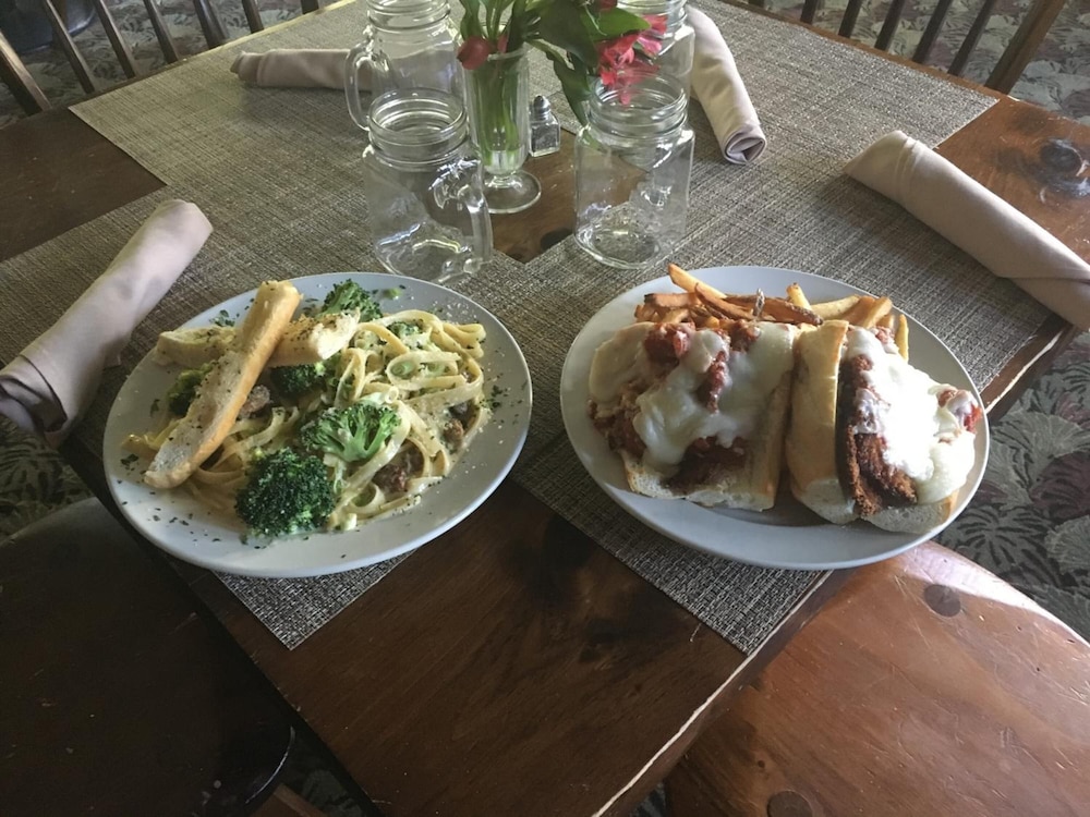 The Upper Pass Lodge at Magic Mountain 17/32