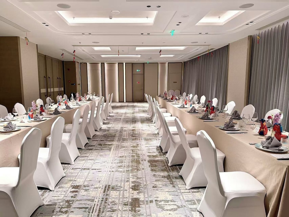 Movenpick by Accor Shanghai Peoples Square Hotel 54/63