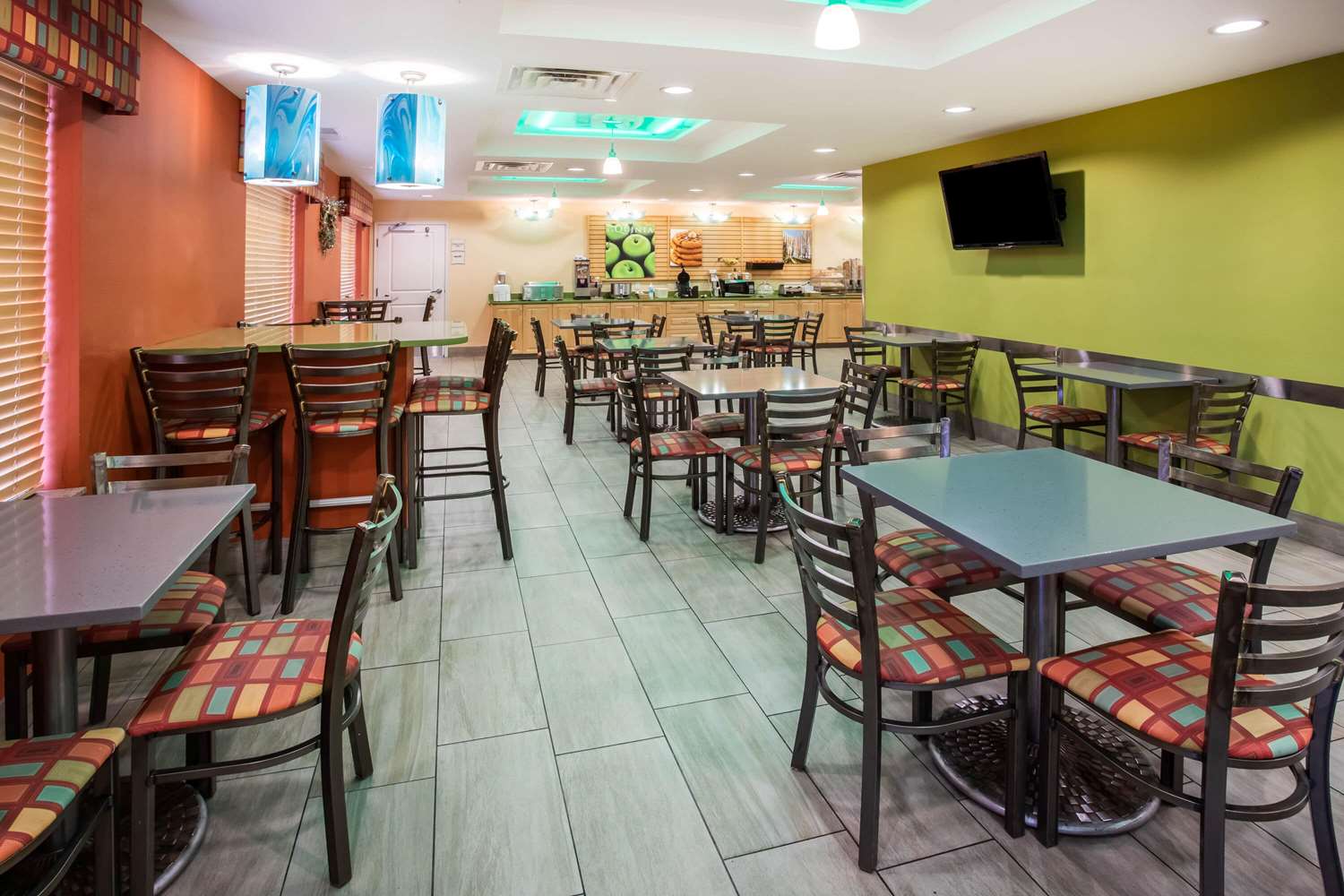 La Quinta Inn & Suites by Wyndham Rochester Mayo Clinic S 15/27