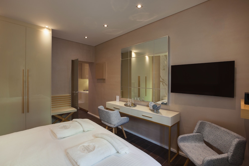 Consolato Boutique Suites 77/94