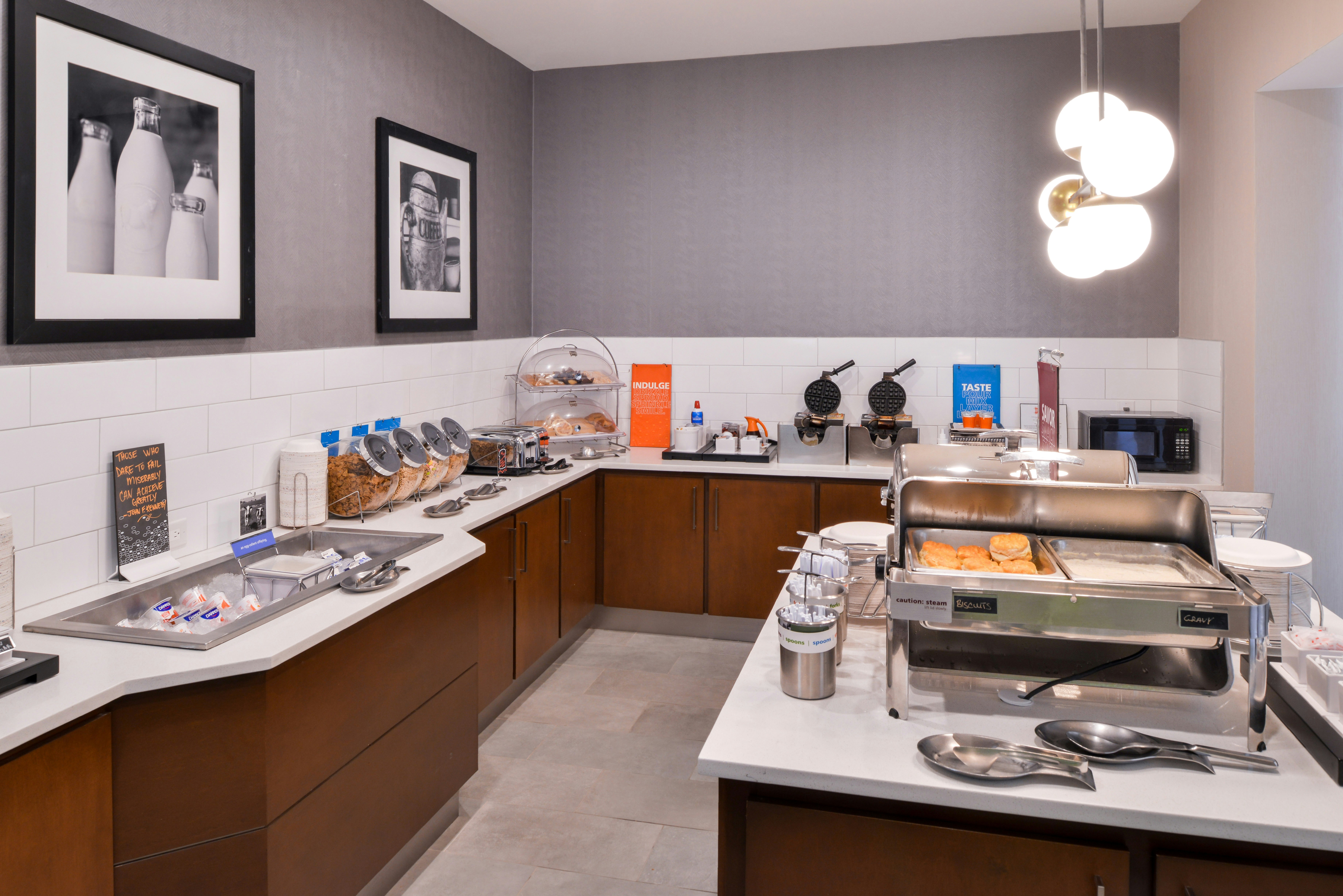 Hampton Inn & Suites Legacy Park-Frisco 55/55