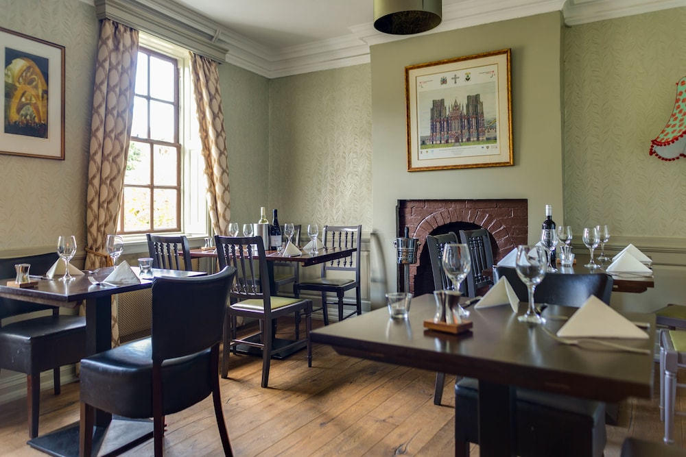 Ancient Gatehouse Hotel 39/50