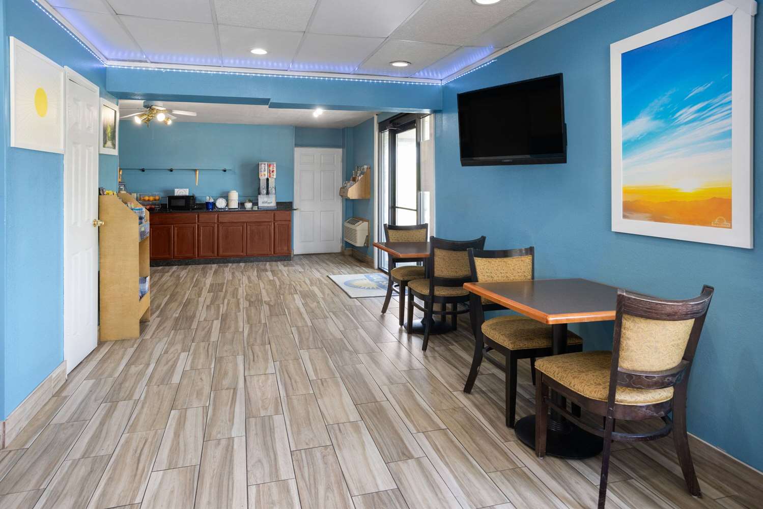 Days Inn by Wyndham Queensbury/Lake George 30/38