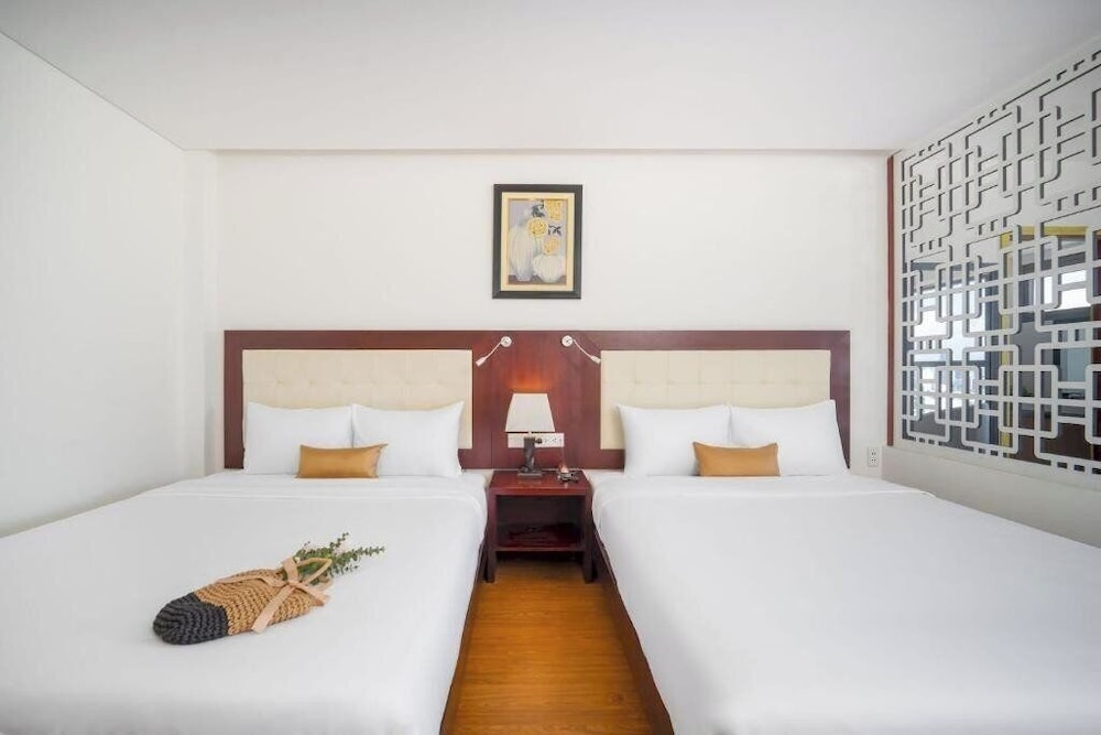 Gemma Hotel 32/63