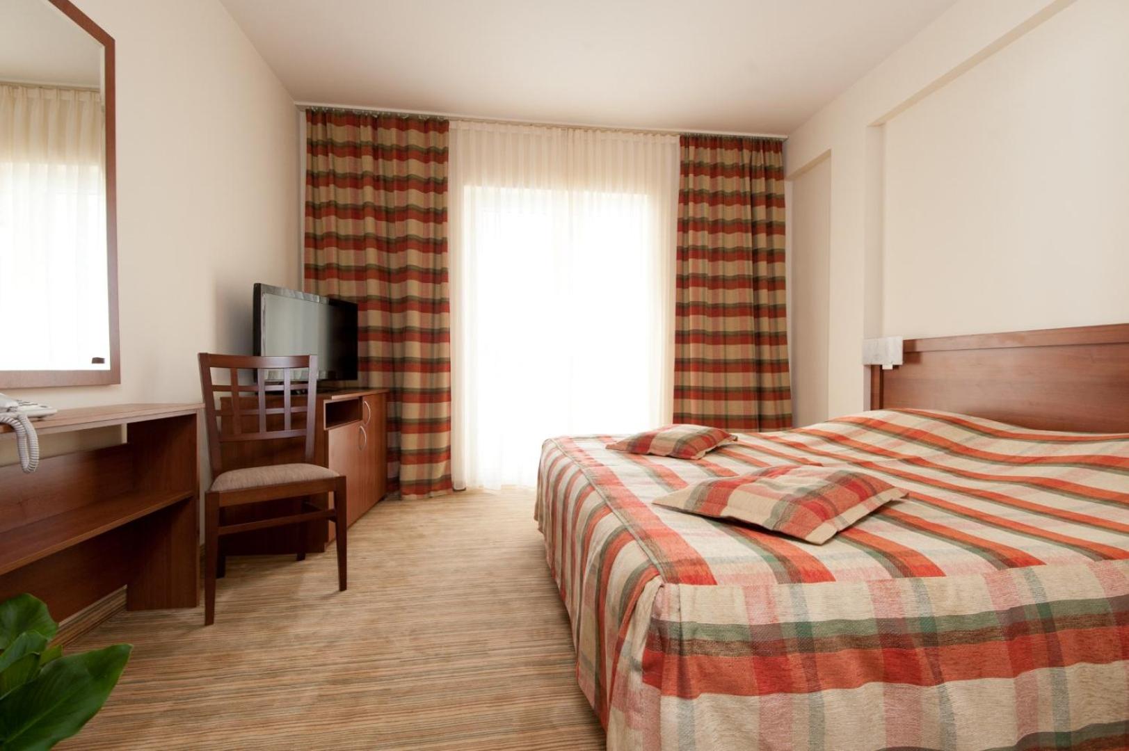 Room, Double or Twin Bed, Lateral Side Sea View
