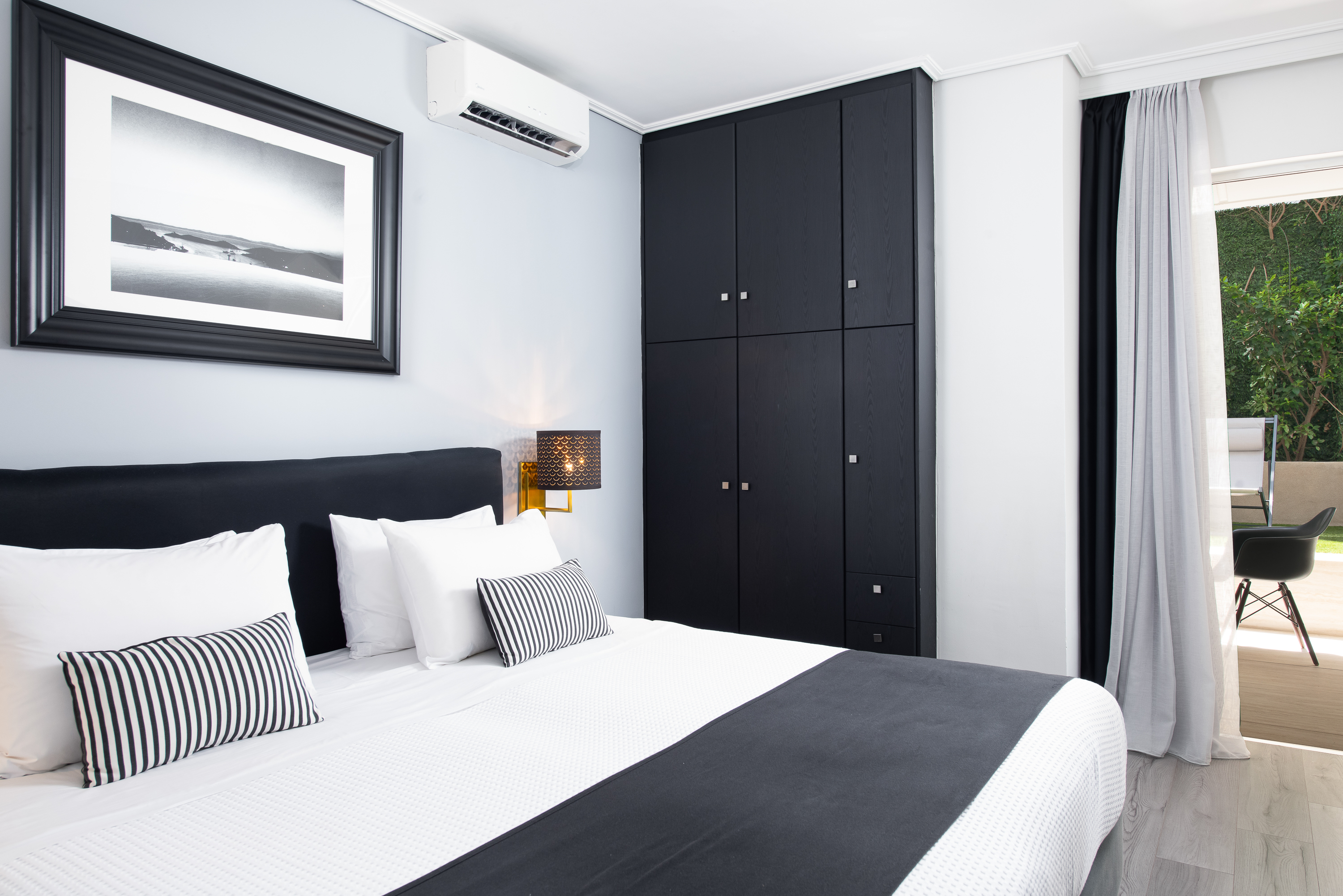 Cozy, Garden, Double or Twin Bed
