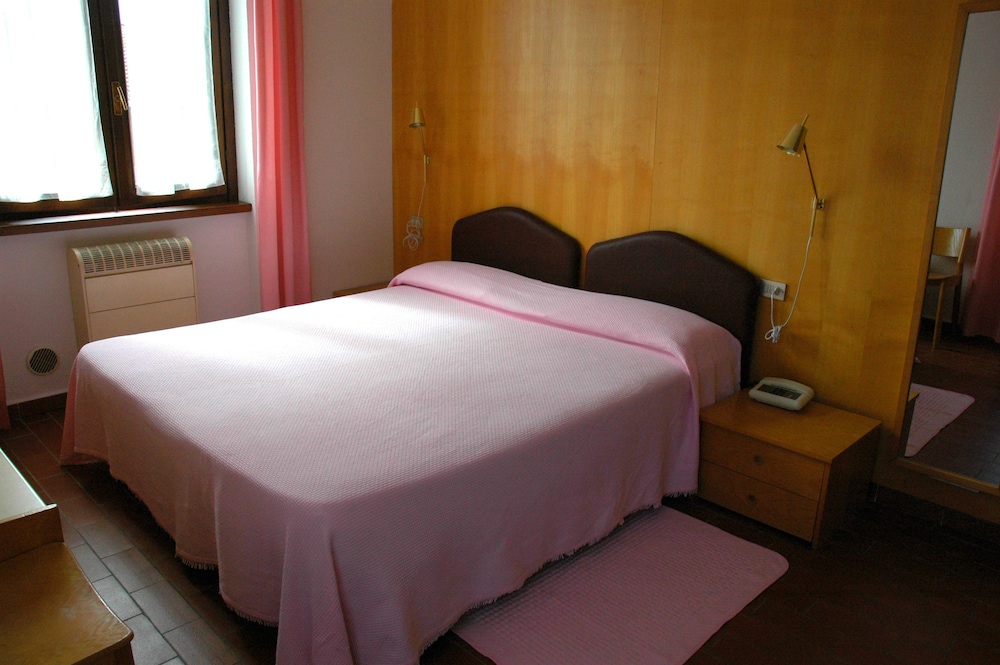 غرفة أساسية بسرير كوين بإطلالة على الحديقة، Hotel Sonenga 5/8