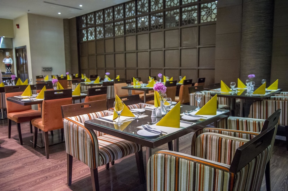 جولدن تيوليب بريدة(Golden Tulip Buraidah Al Qassim Hotel) 37/50