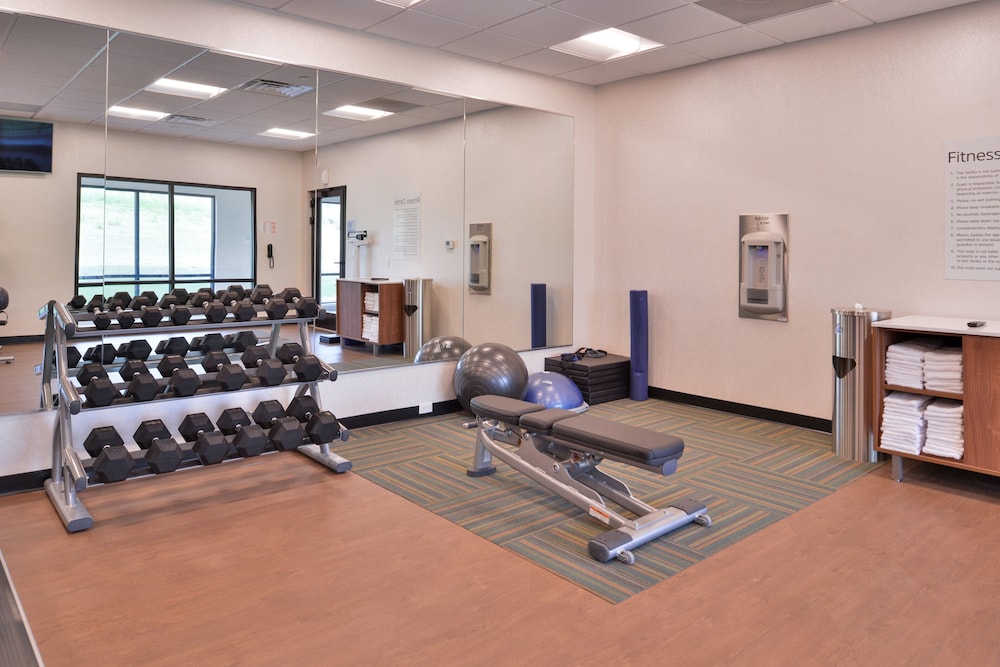 Holiday Inn Express & Suites Olathe West 32/60