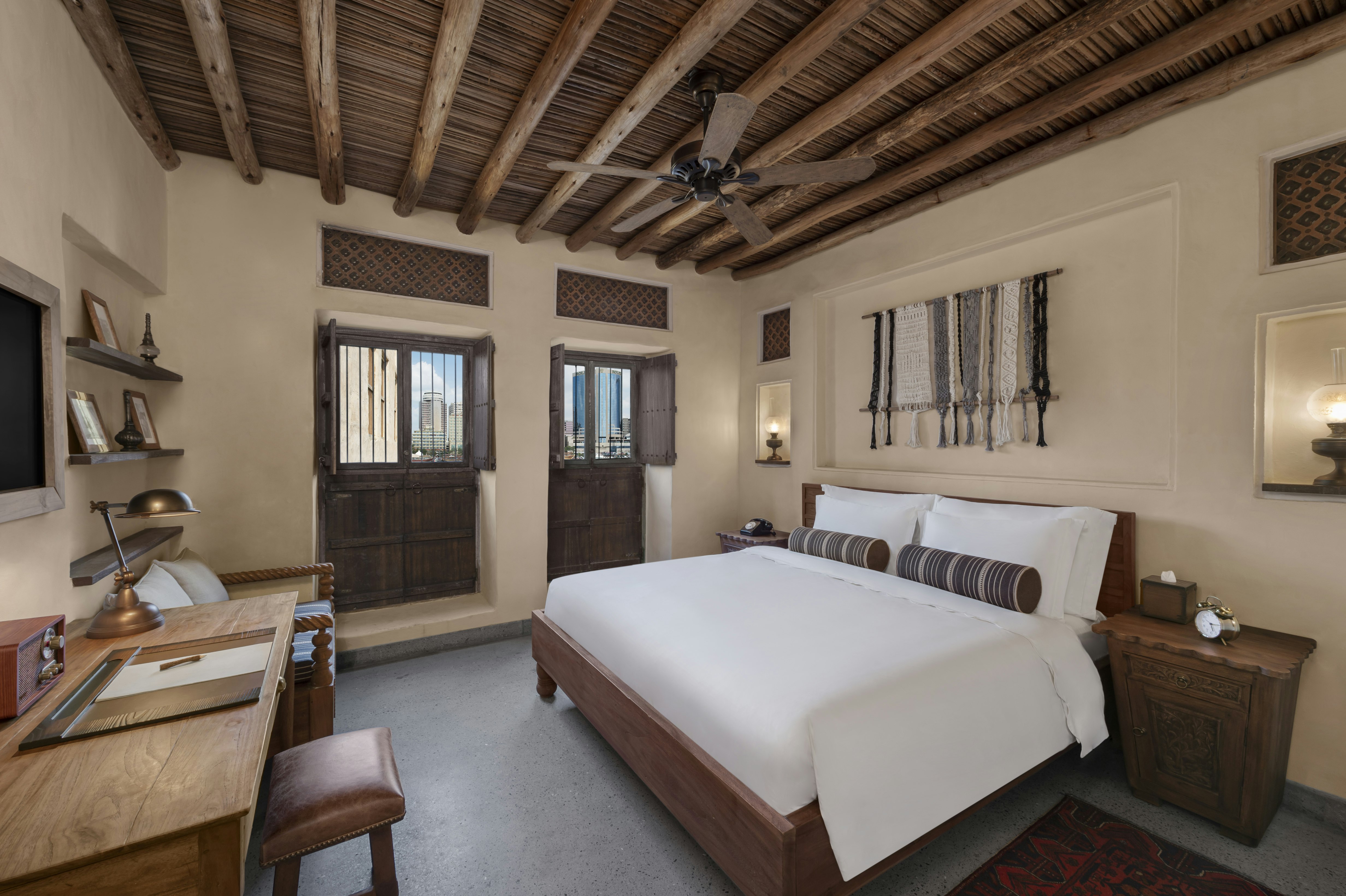 HERITAGE, KING BED, CREEK VIEW