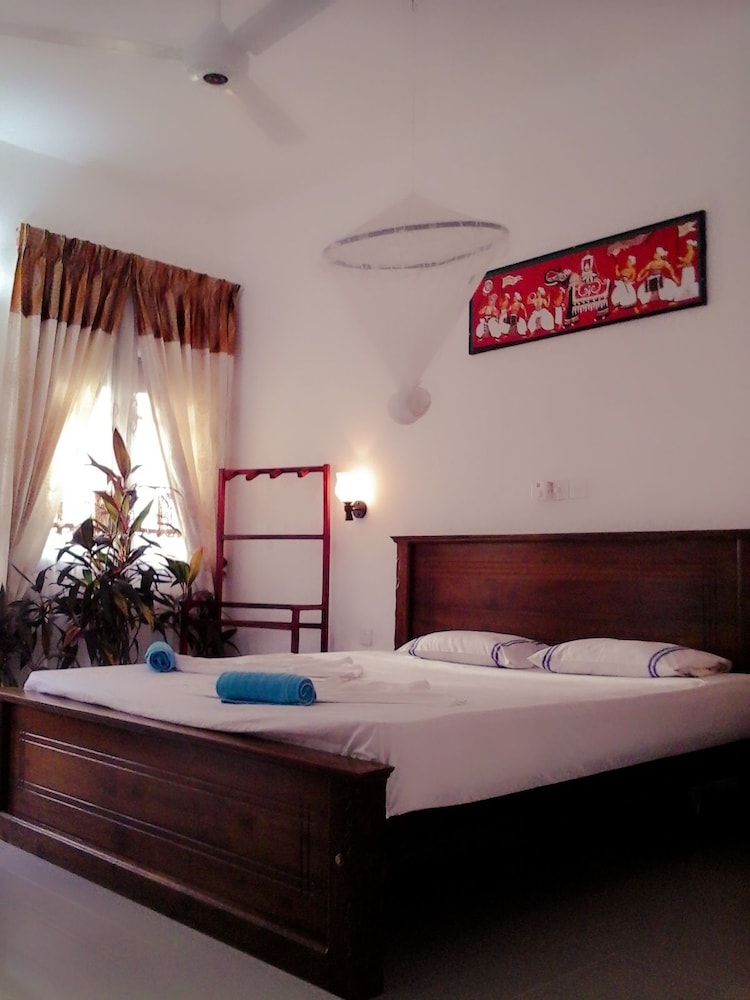 Lagoonvilla Hotel 4/16