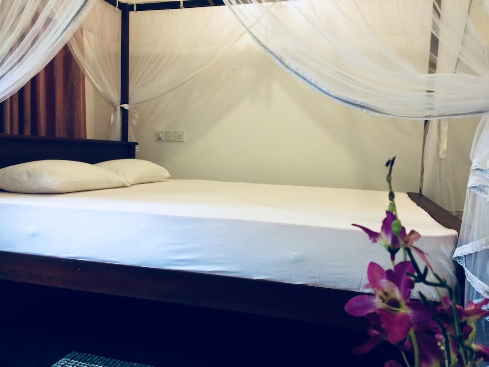 Damith Tourist Inn 18/44