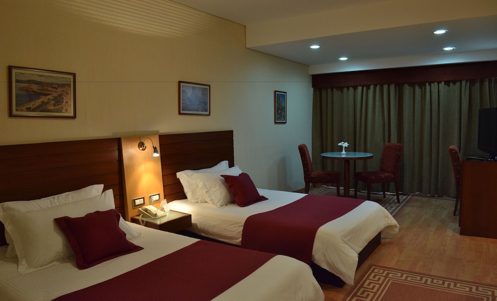 MONTEVERDE HOTEL 11/64