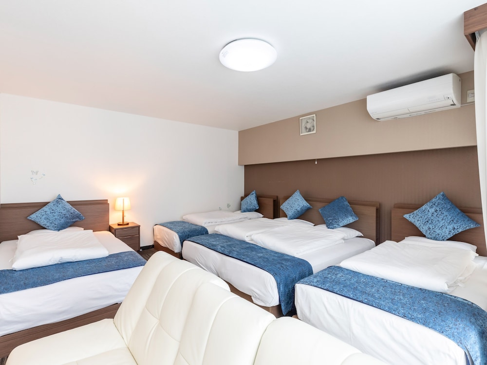 ROOM, RIVER VIEW
