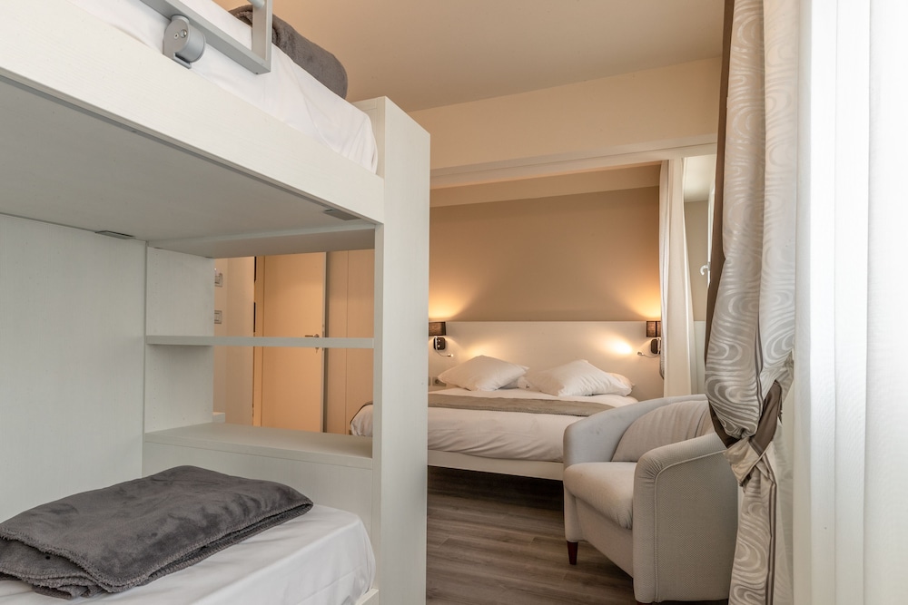La Dolce Vita Hotel 17/30