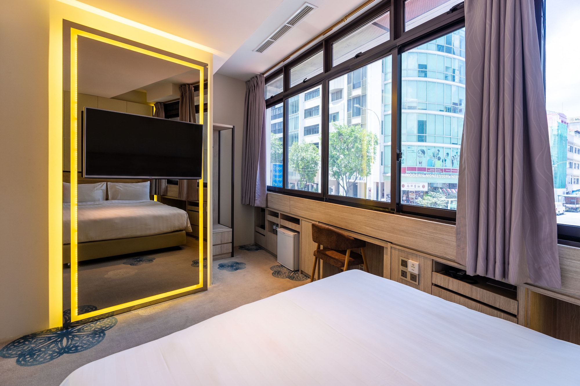 DELUXE, DOUBLE BED, CITY VIEW