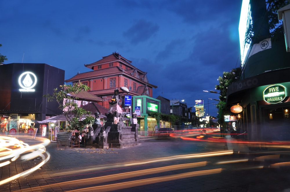 Bemo Corner Guest House 41/44