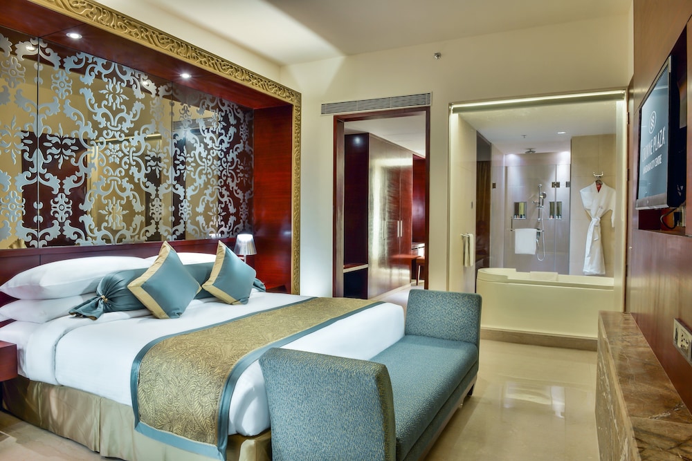Crowne Plaza Ahmedabad City Centre 20/70