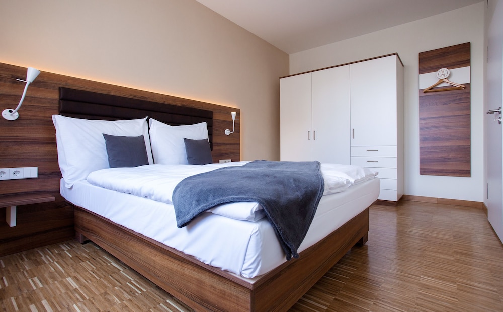 1 BEDROOM, EXECUTIVE, APARTMENT, QUEEN BED, SOFA, KITCHEN