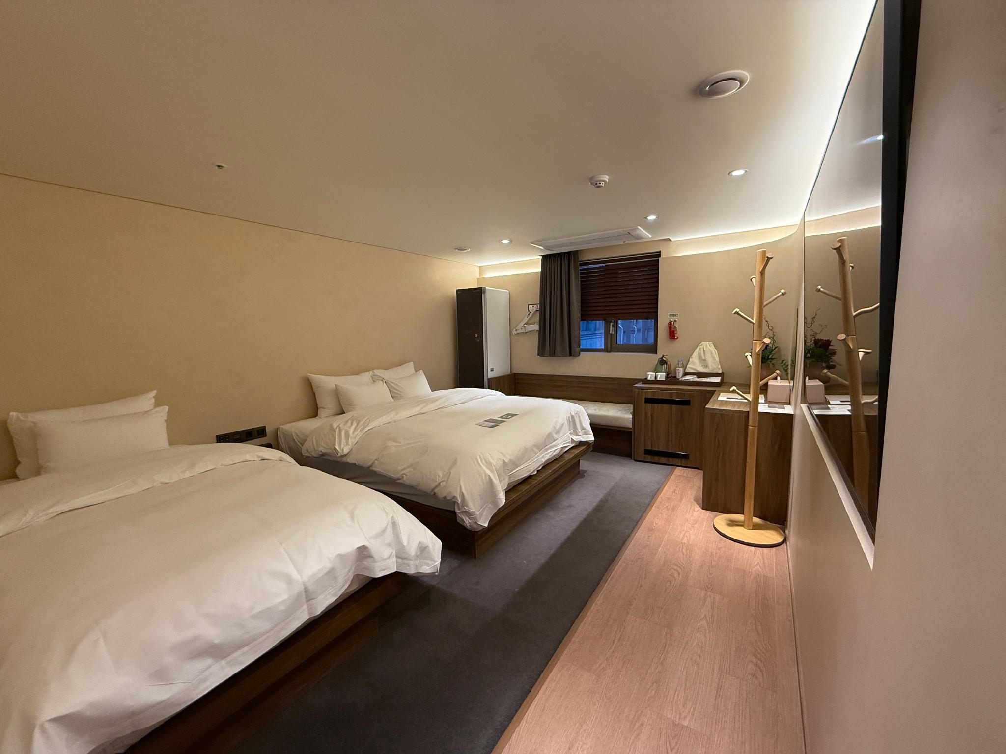Deluxe, Twin Beds, King Bed, with View
