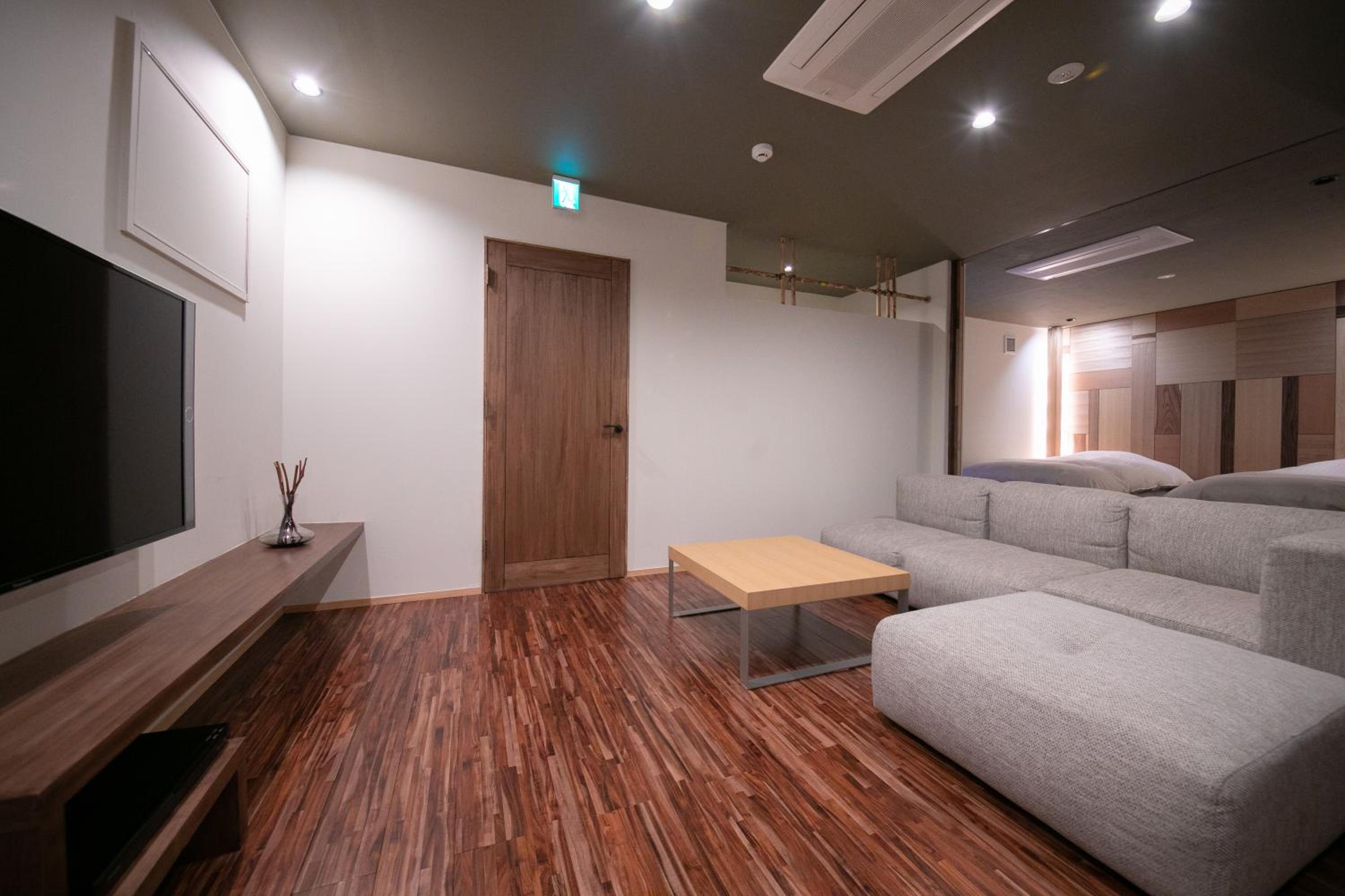 Japanese Western, Exclusive, Sauna