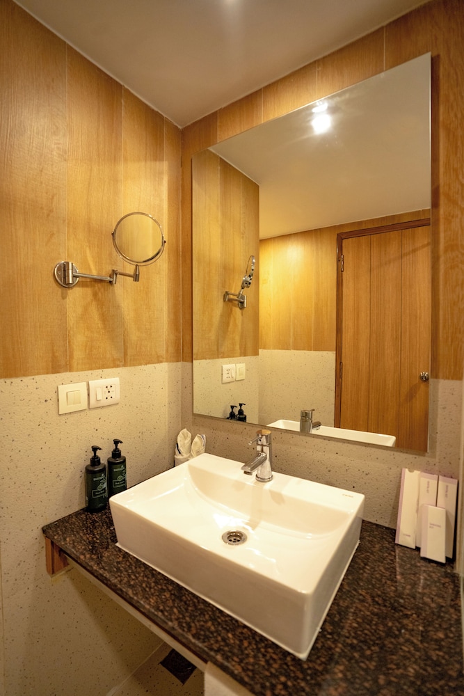 Royal Orchid Central Jaipur 58/58