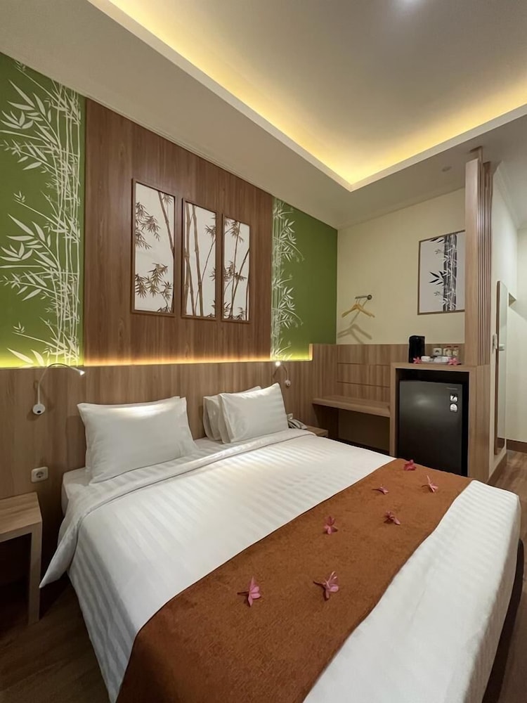 Premier, King Bed, D'Bamboo Suites 3/10