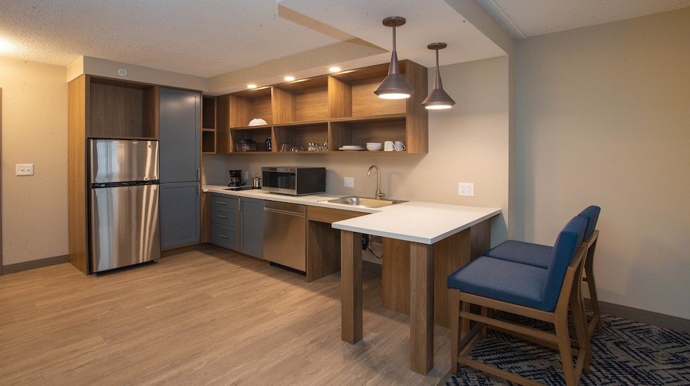Candlewood Suites Cleveland South Independence 38/47