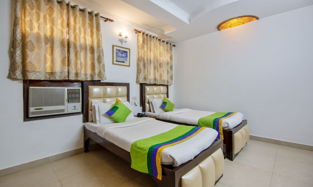 Hotel Paras International 25/49