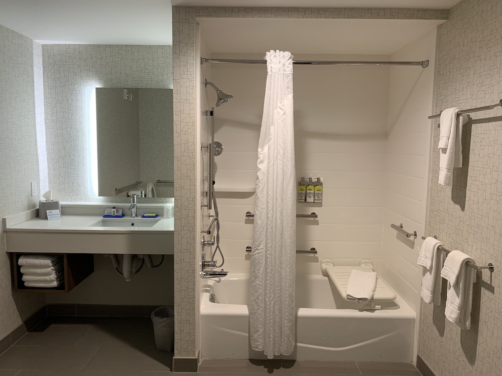HOLIDAY INN EXPRESS & SUITES MOORE 27/75