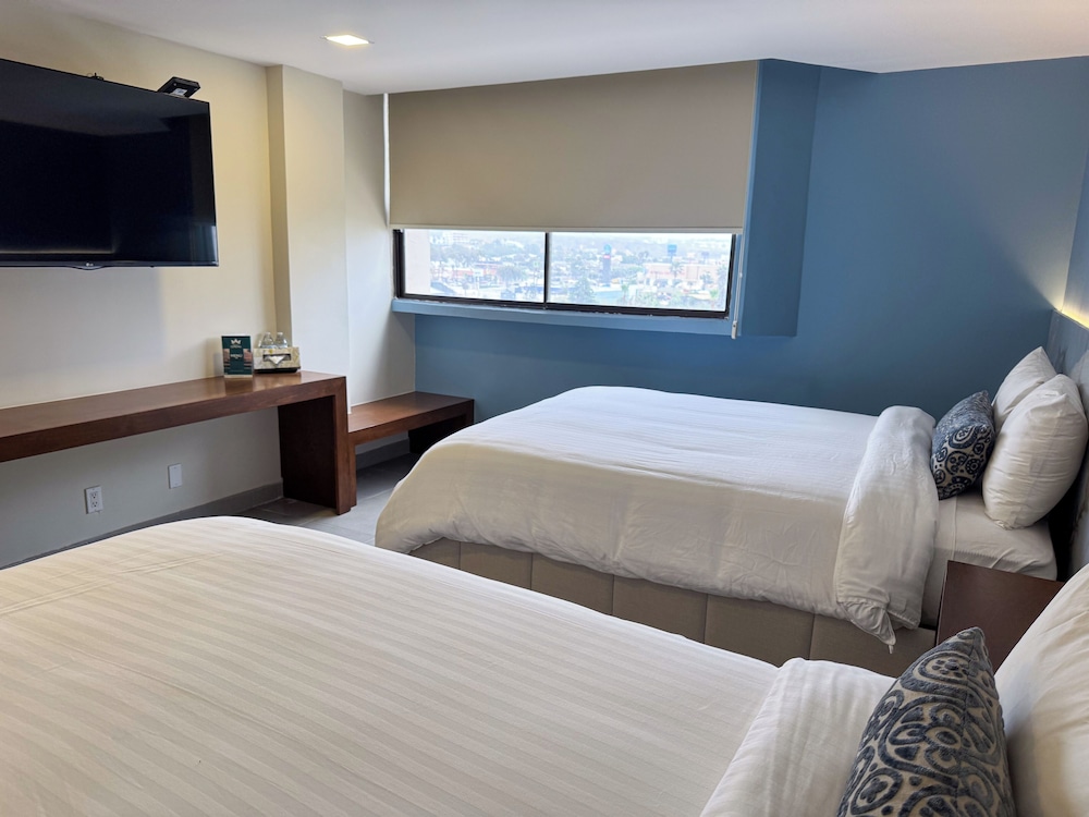 Corona Plaza Hotel 28/70
