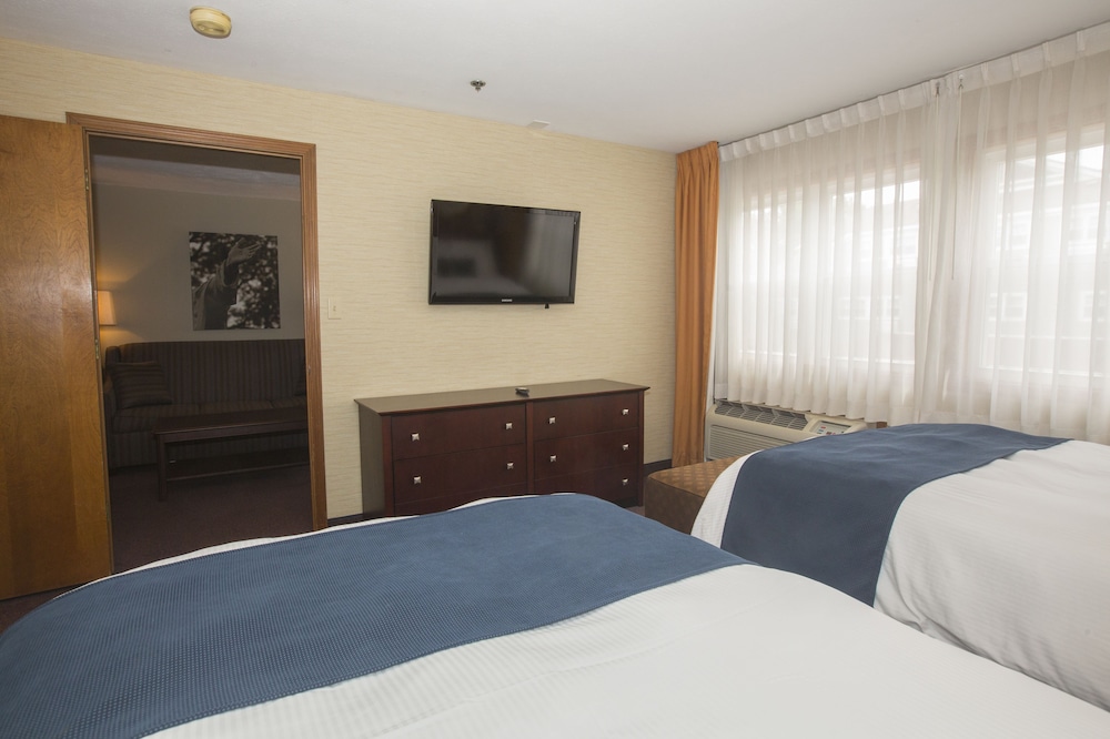 Ivy Court Inn And Suites 14/49