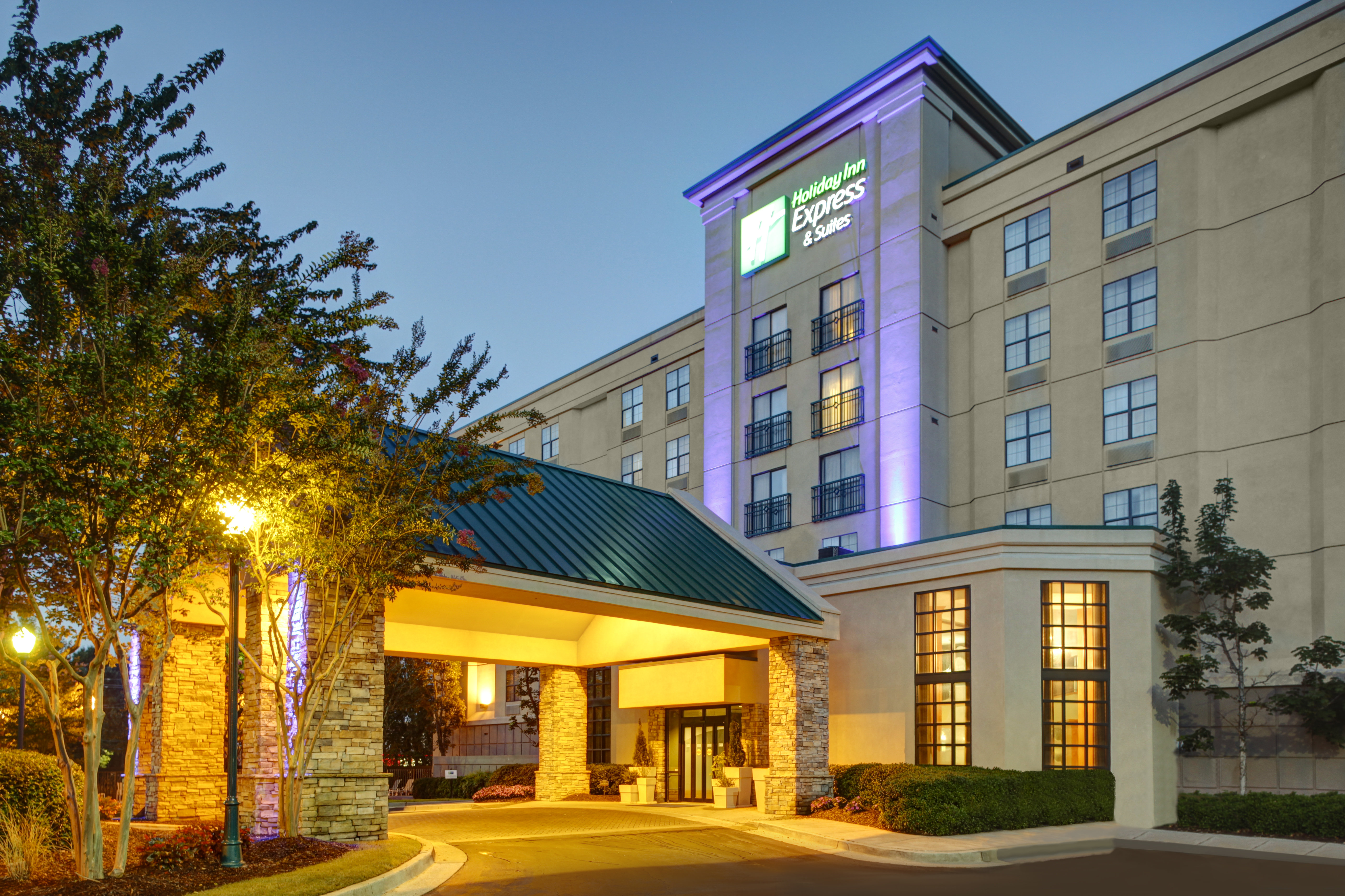 Holiday Inn Express Suites Atlanta Buckhead 2/25