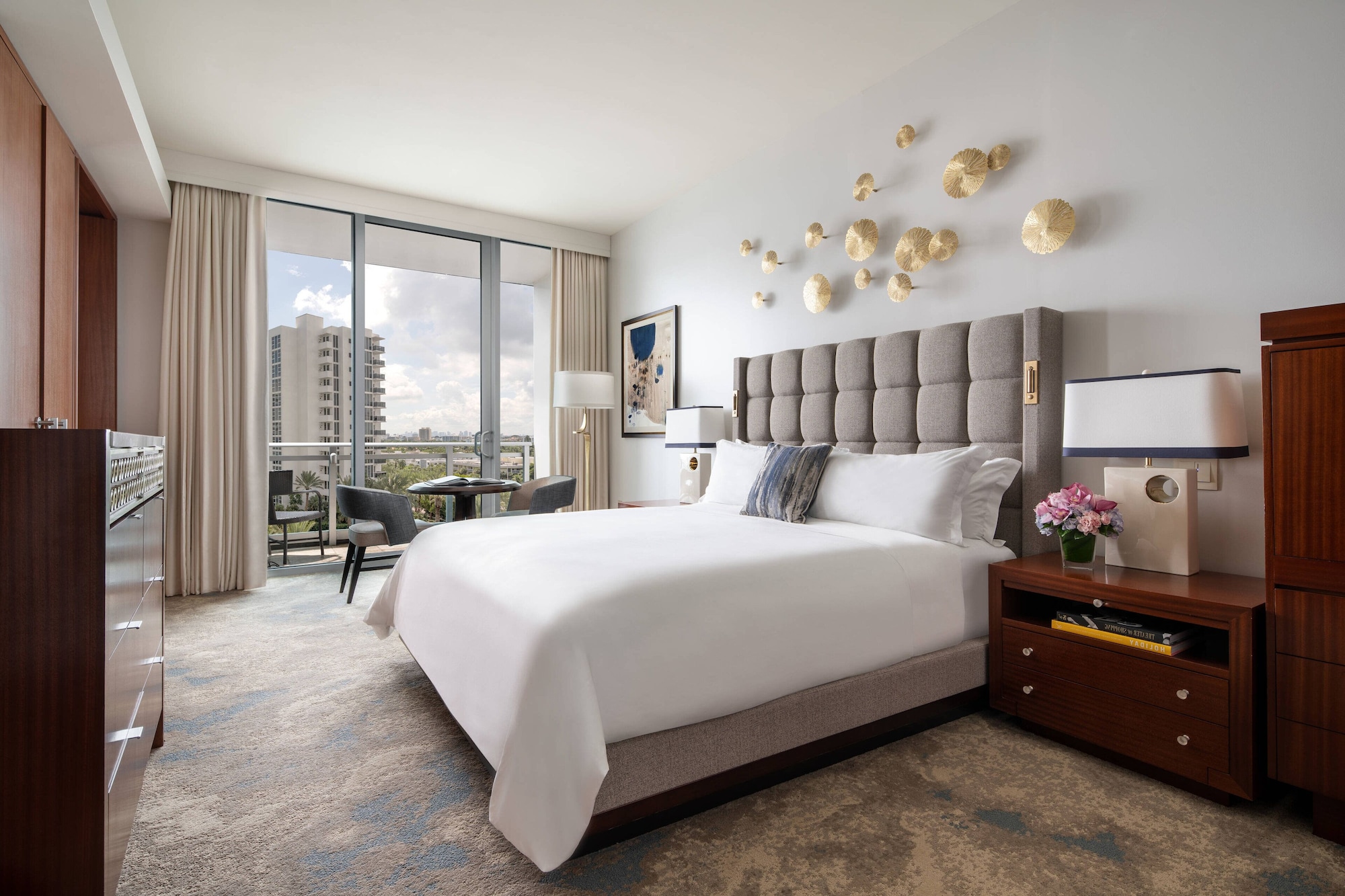 1 Bedroom, Suite, King Bed, with View, Sofa, Balcony